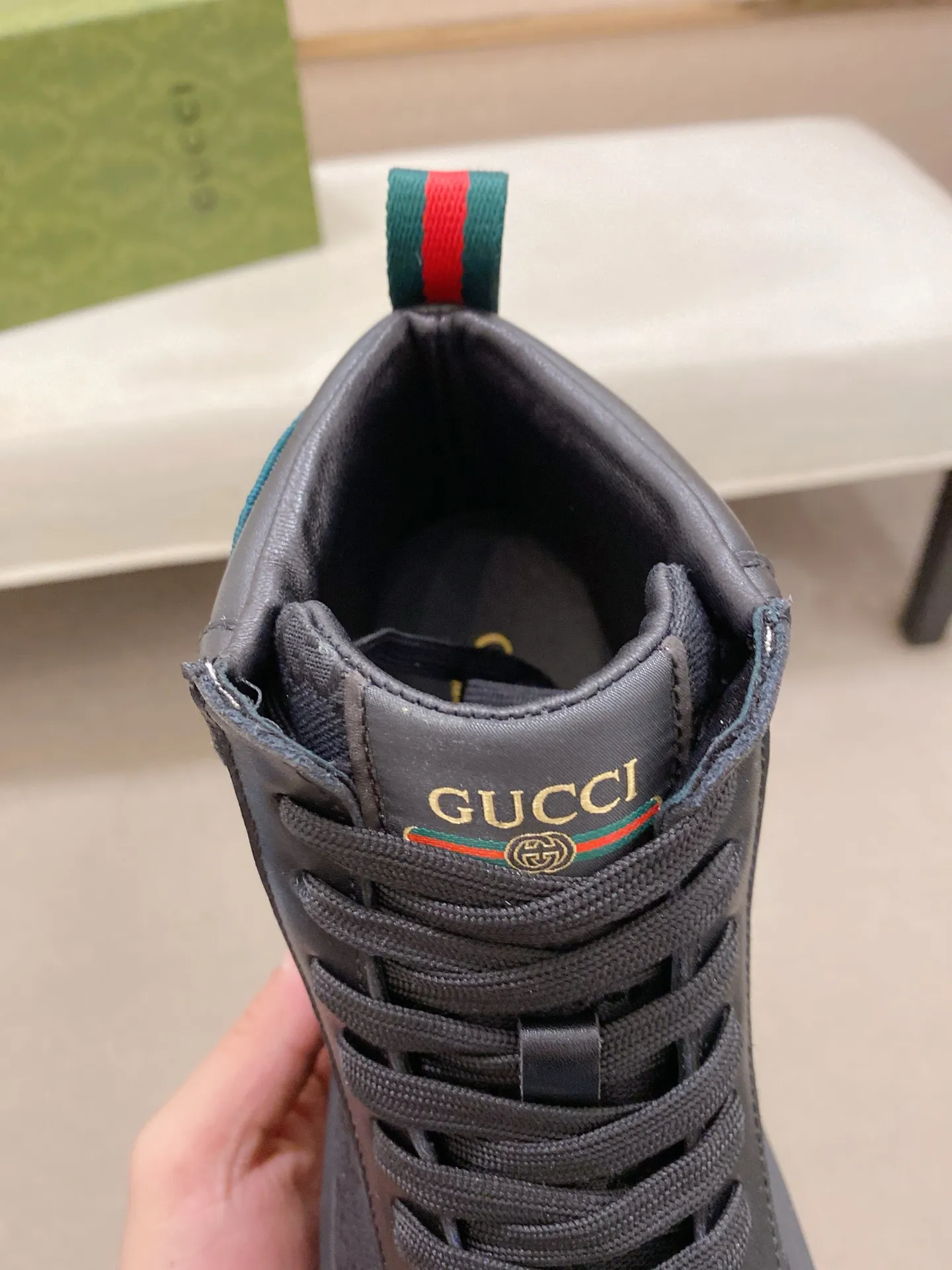 Factory price: 442💰 (GUCCI) The latest model from the official website🎁🎁Casual and fashionable men's shoes👟, hot style💥The style is simple and elegant, exclusive for trendy men. Unique official website's latest brand elements👑original Gucci decoration, fashionable and generous, the fabric is original cowhide ✅sheepskin lining, the official website specifies wear-resistant casual outsole, the classic model is taken in kind at the counter🎬38-44 (can be customized for 45 non-refundable)